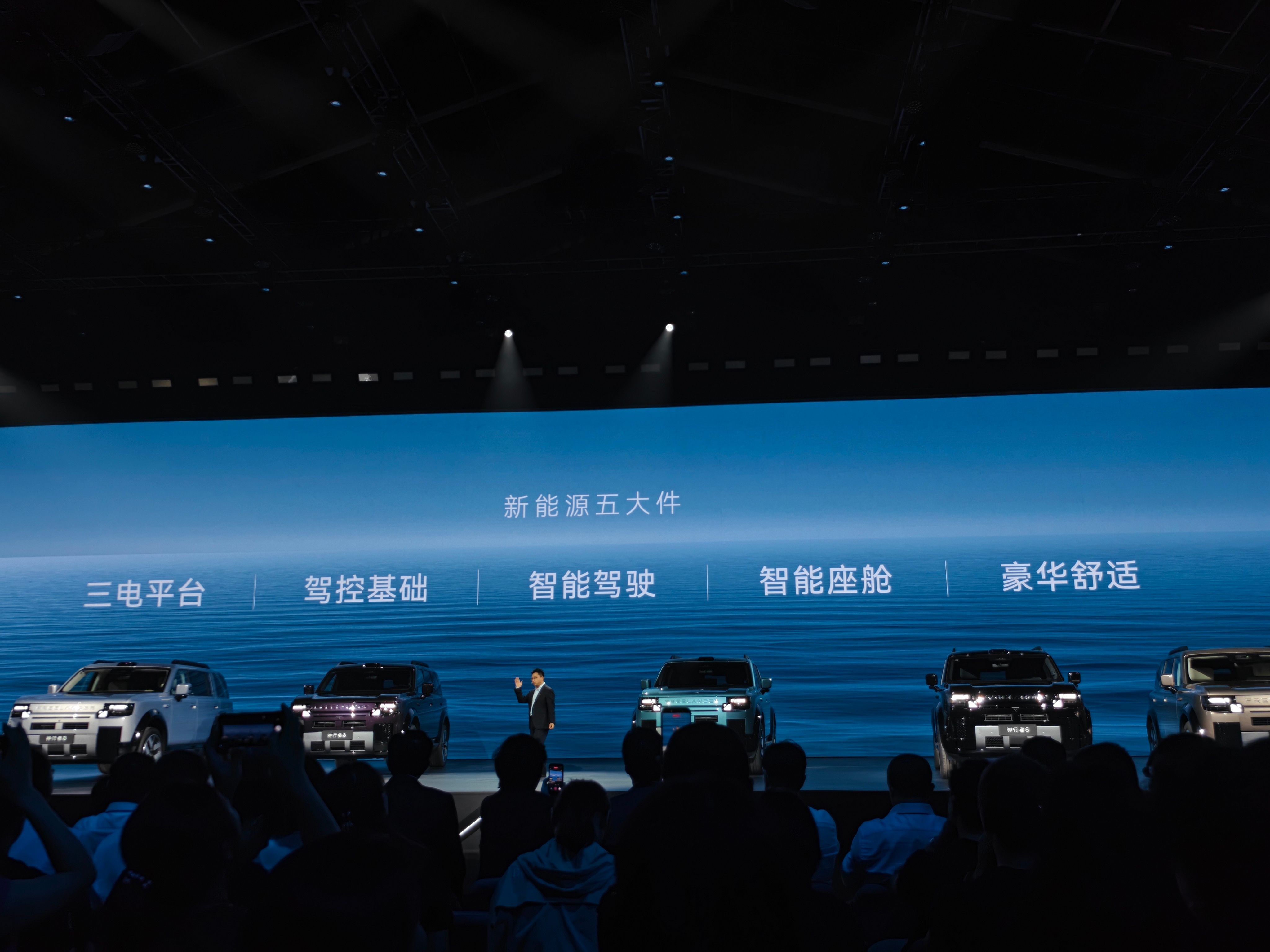 神行者8预售价34.99W起，还有一个神行者8首发限定版45.99W开启大定和神