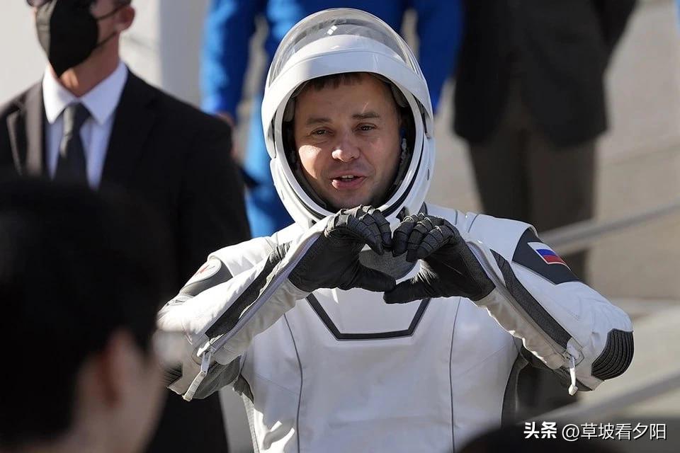 克里姆林宫发布总统令，普京签发多项国家级荣誉表彰。宇航员奥列格·普拉托诺夫获授“