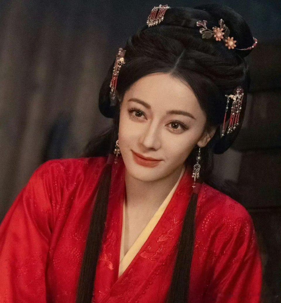 杨紫VS迪丽热巴古装造型，热巴还是快远离古偶吧