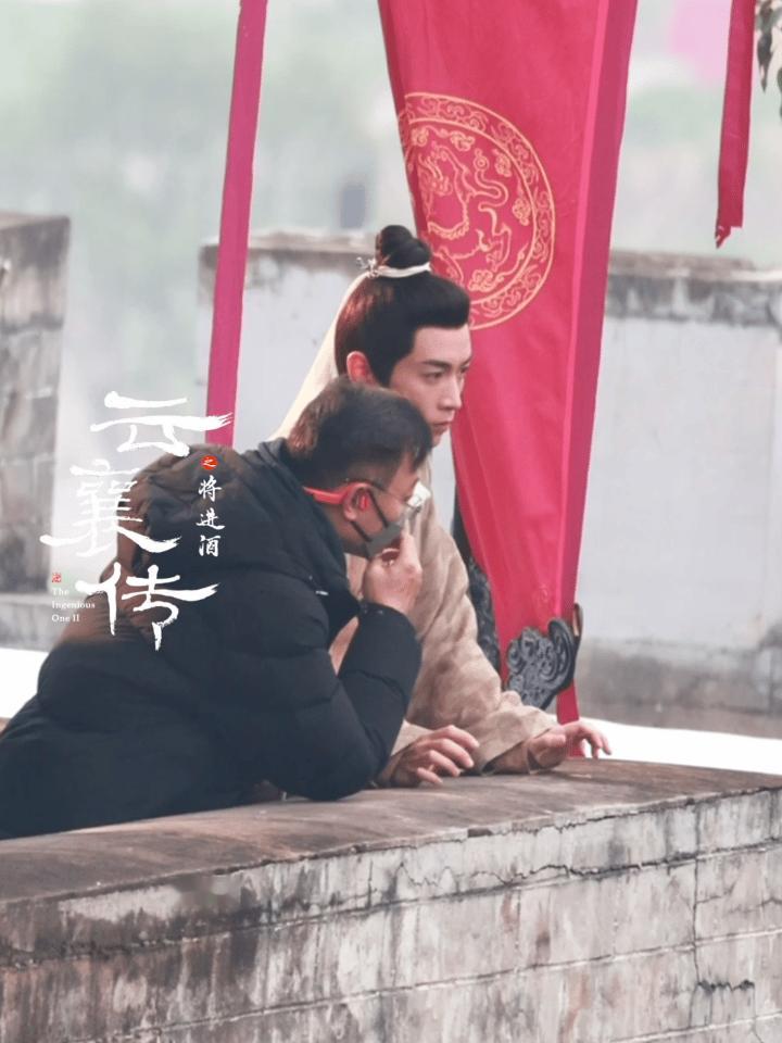 游导也太宠了，哈哈哈[偷乐][偷乐]完全跟着晓的身体走[污] 