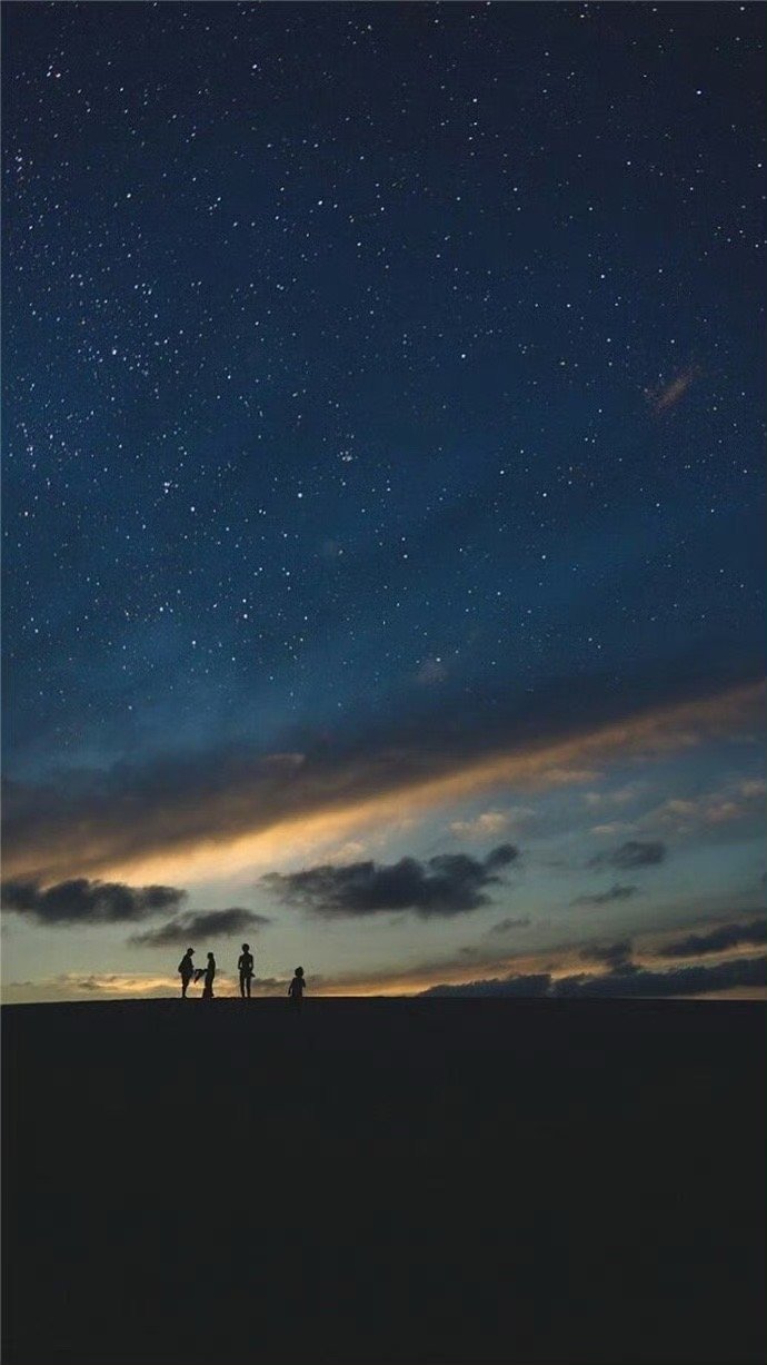 努力生活，希望自己的本事配得上自己的情怀，既可以脚踏实地，又可以仰望星空，然后从