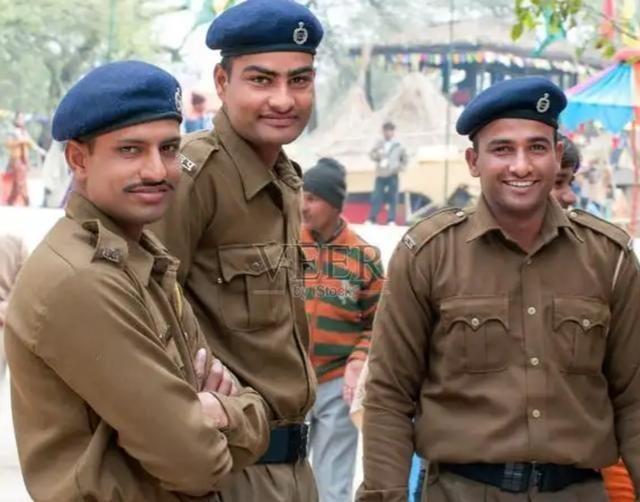 从中国运往巴基斯坦的精密机床，在印度港口被扣了。扣了就扣了吧，结果上海海事法院一