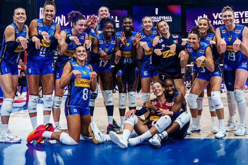 【历年女排国家联赛总决赛奖牌榜→荣誉殿堂】2018‖南京🥇 美国 🇺🇸🥈