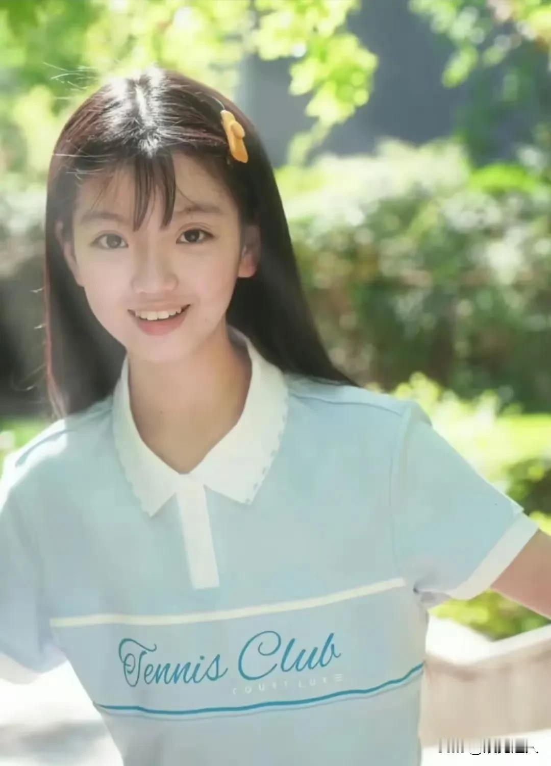 还记得《爸爸去哪儿》里那个奶声奶气的阿拉蕾不？好家伙，这才多少年啊，12岁的她直