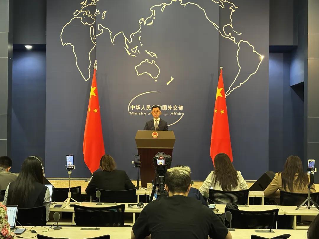 800人？这是什么概念！特朗普直接带着超豪华商界天团来华，英伟达、苹果、高通、花