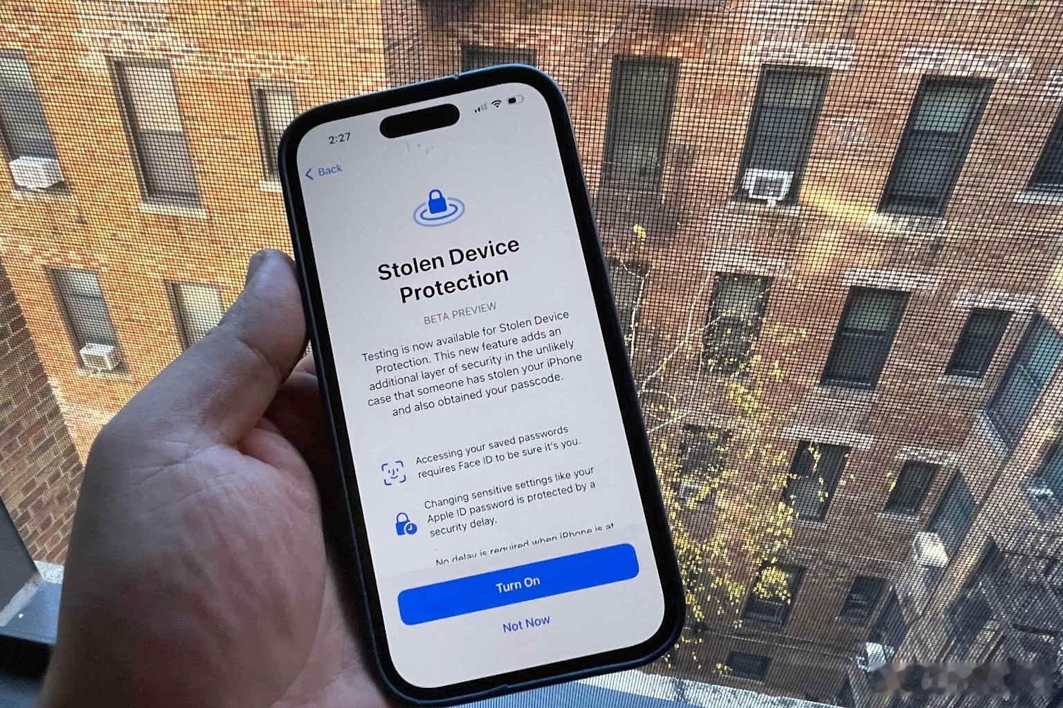 听说苹果正在开发iPhone被抢夺时自动锁定的功能。感觉这个在国外可能有点用，国