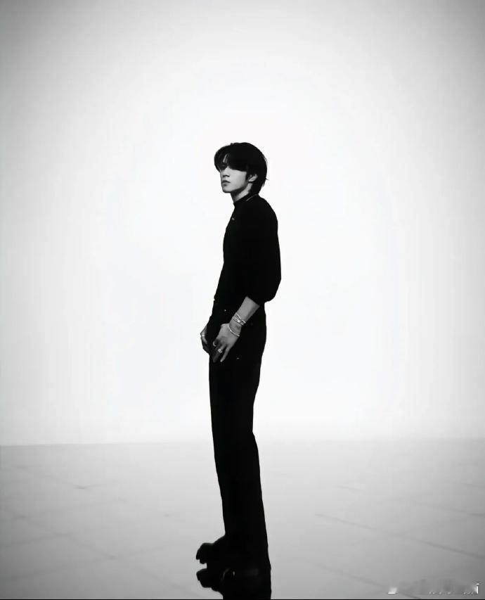 刘耀文45度站姿进化史刘耀文从小就爱45度站姿 刘耀文的站姿真的一直保持45度诶