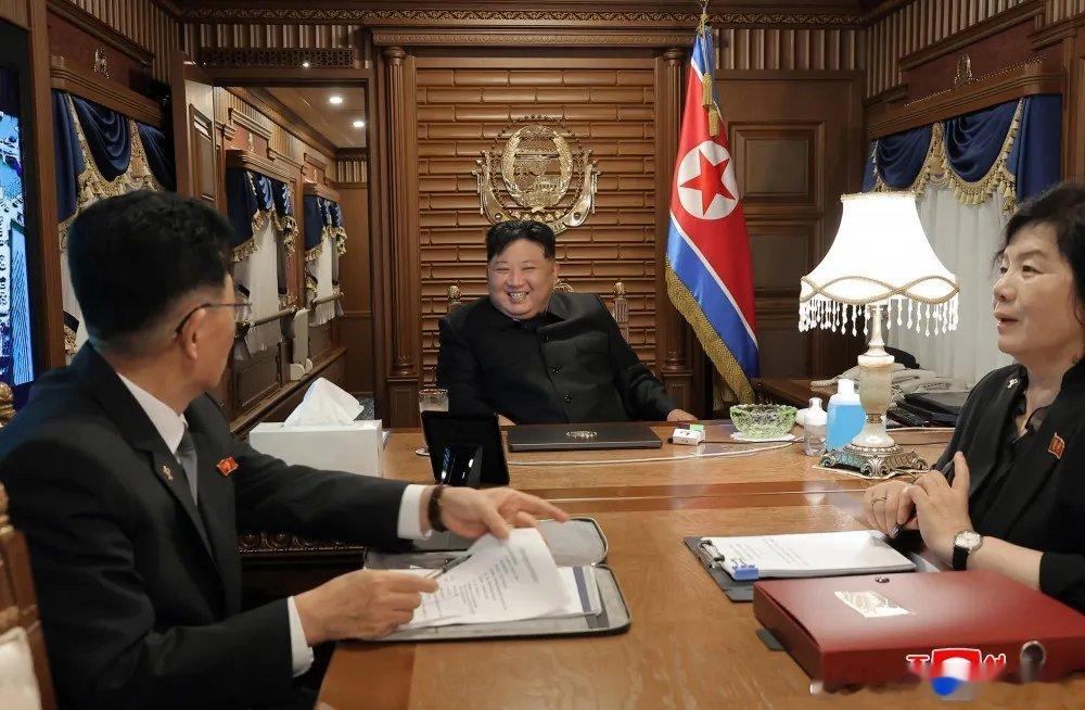 【朝鲜公布金正恩乘专列来华画面，访华阵容公布】据朝鲜外务省报道局今天（9月2日）
