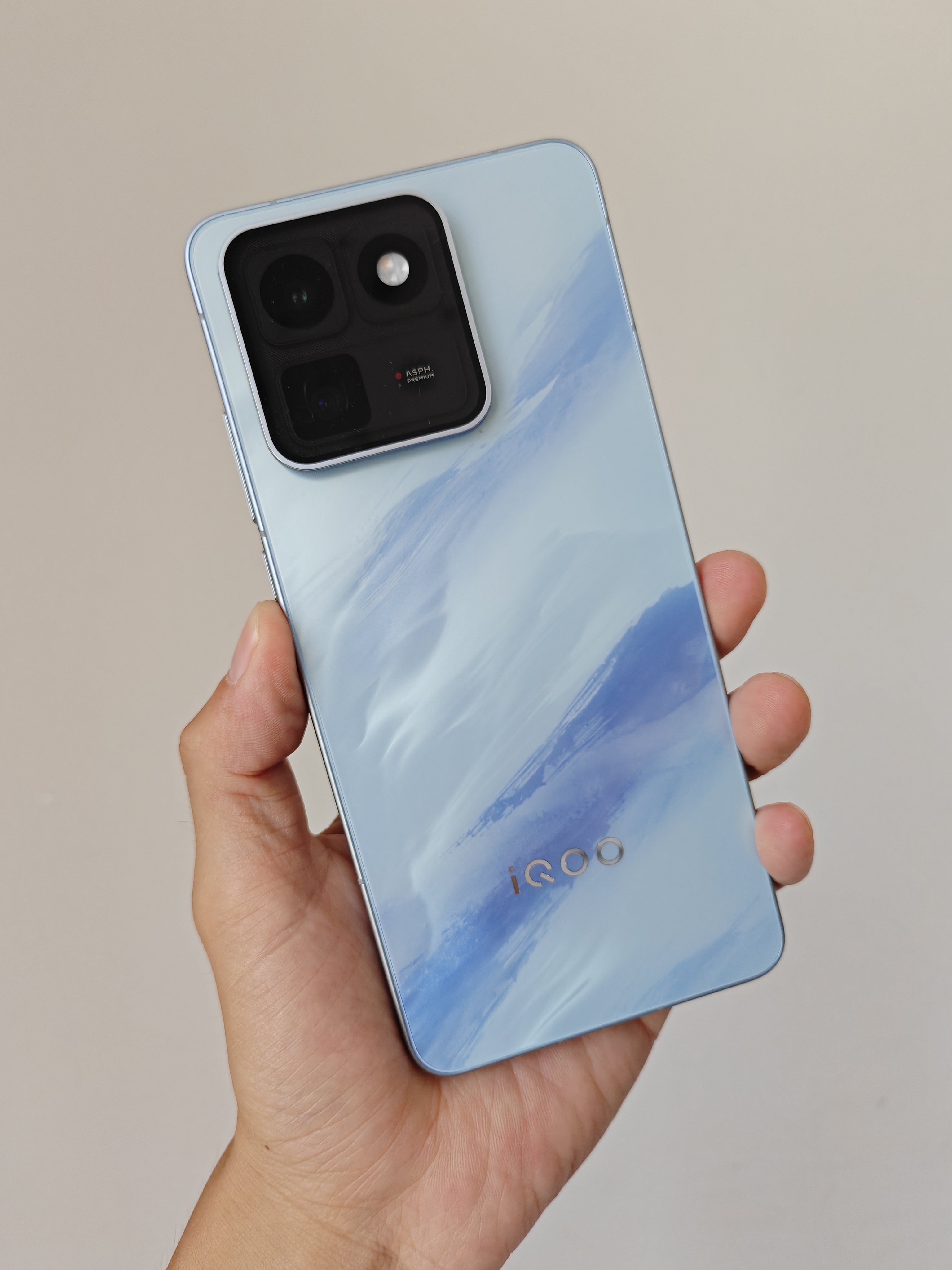 你对手机涨价脱敏了吗 涨价确实对购机决策是有影响的我自己包括身边朋友今年基本都没