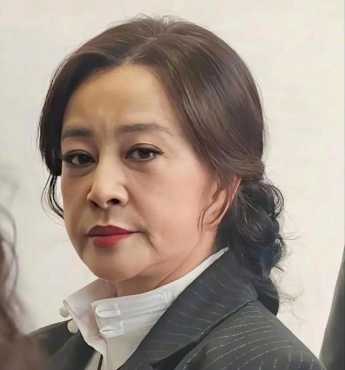 主持人问刘晓庆：“你生过孩子吗？” 刘晓庆摇摇头：“没有。” 主持人好奇追问：“