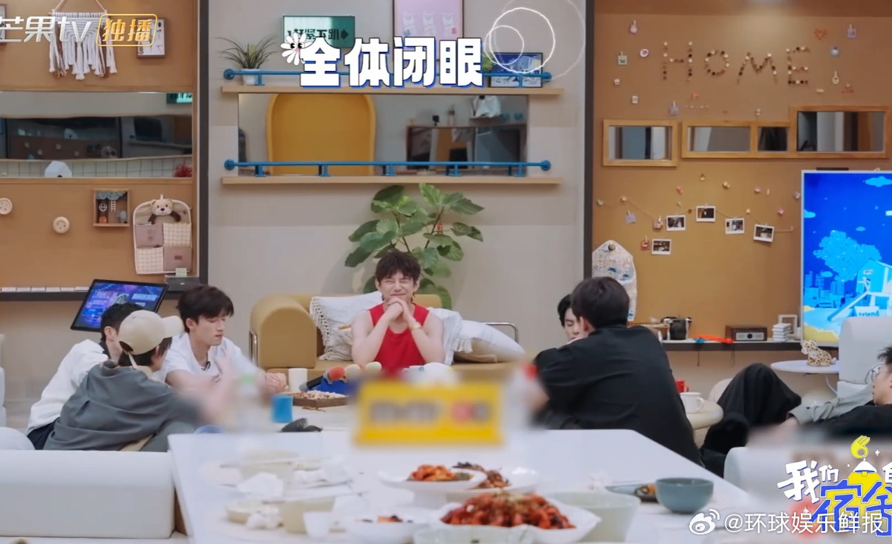 王鹤棣在接梗这方面还是太权威了王鹤棣在接梗界是真・权威，游戏里吴泽林刚夸完杨迪，