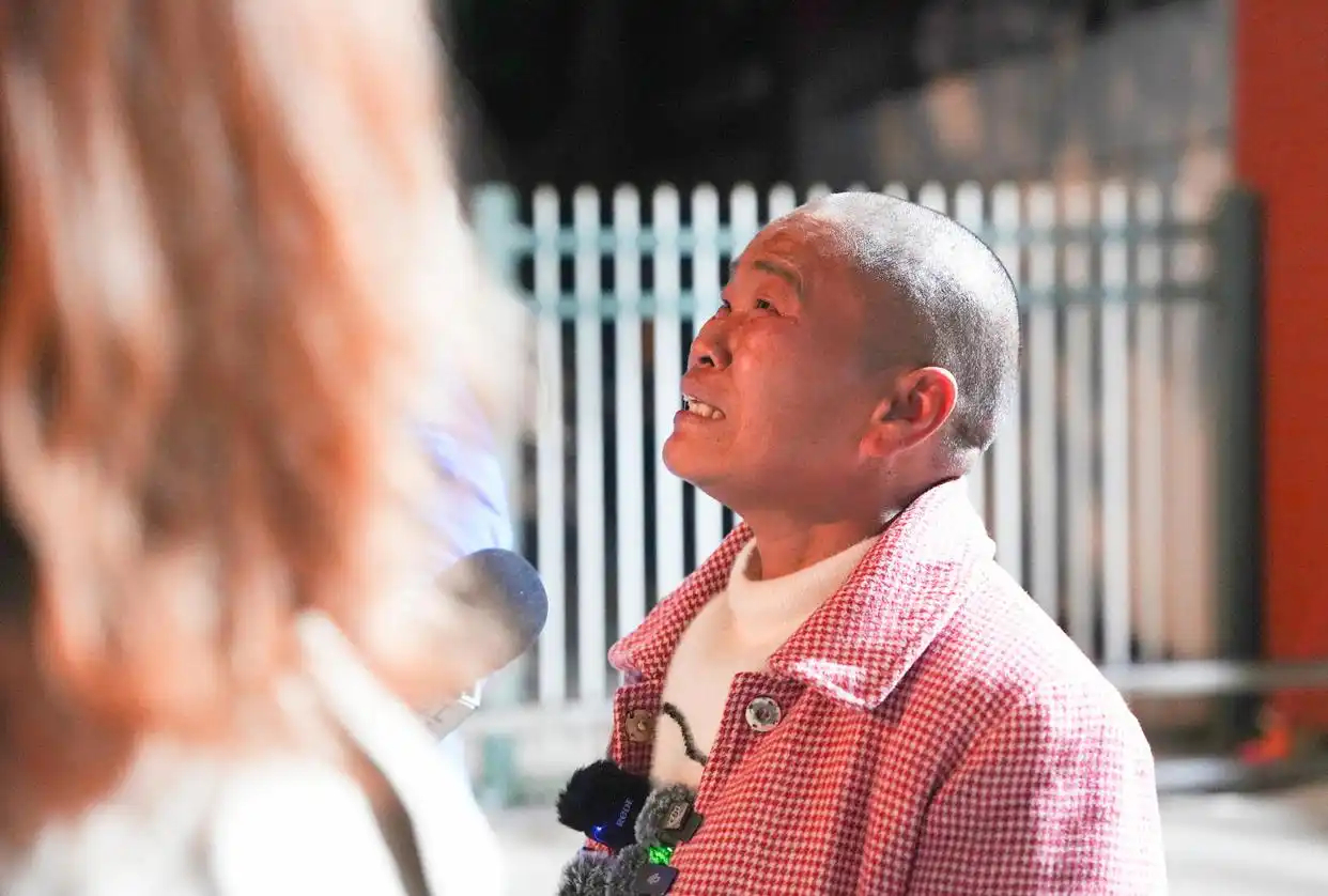 #孤胆姐姐为弟追凶案二审8日开庭#【#弟弟生日孤胆姐姐带蛋糕去墓地#】4月8日，