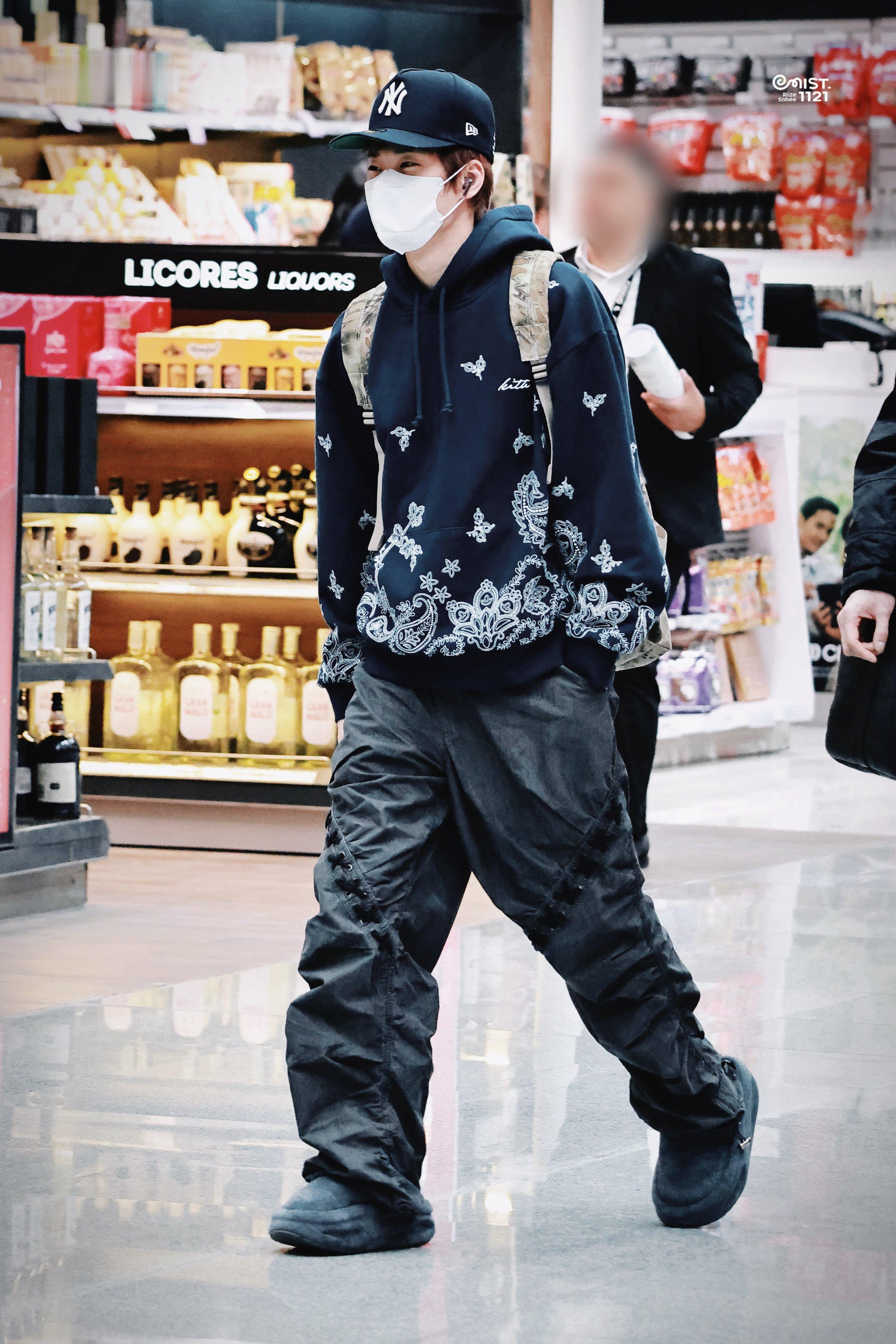 眼里藏不住的笑意，还是回家最开心了😚 