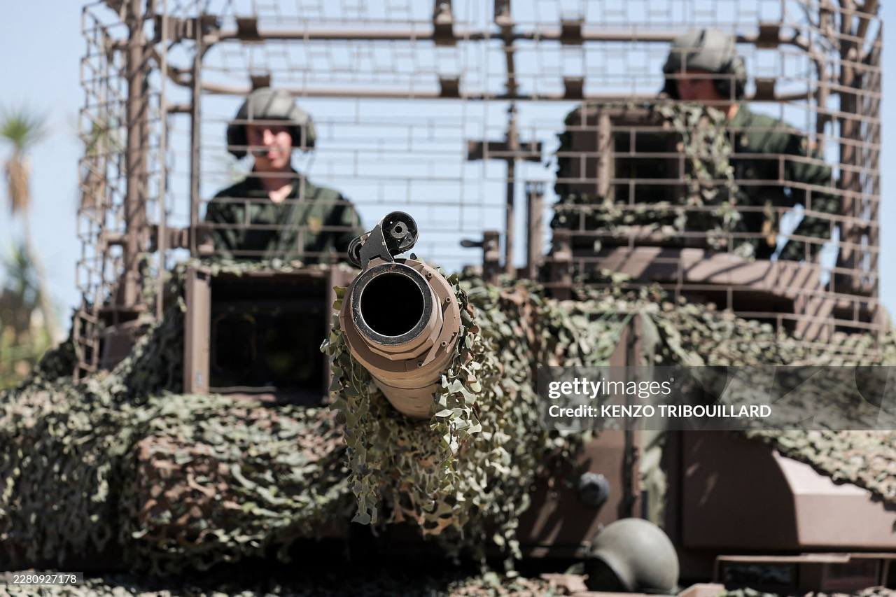 每天认识一件兵器  2026欧洲防务展上，法国陆军的勒克莱尔坦克配备了防无人机网