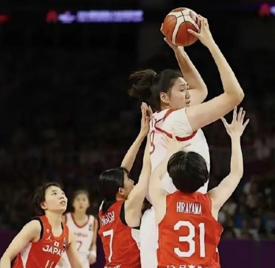 保护张子宇！张子宇在U18亚洲杯，4场比赛砍下133分50个篮板，堪称国宝级篮球