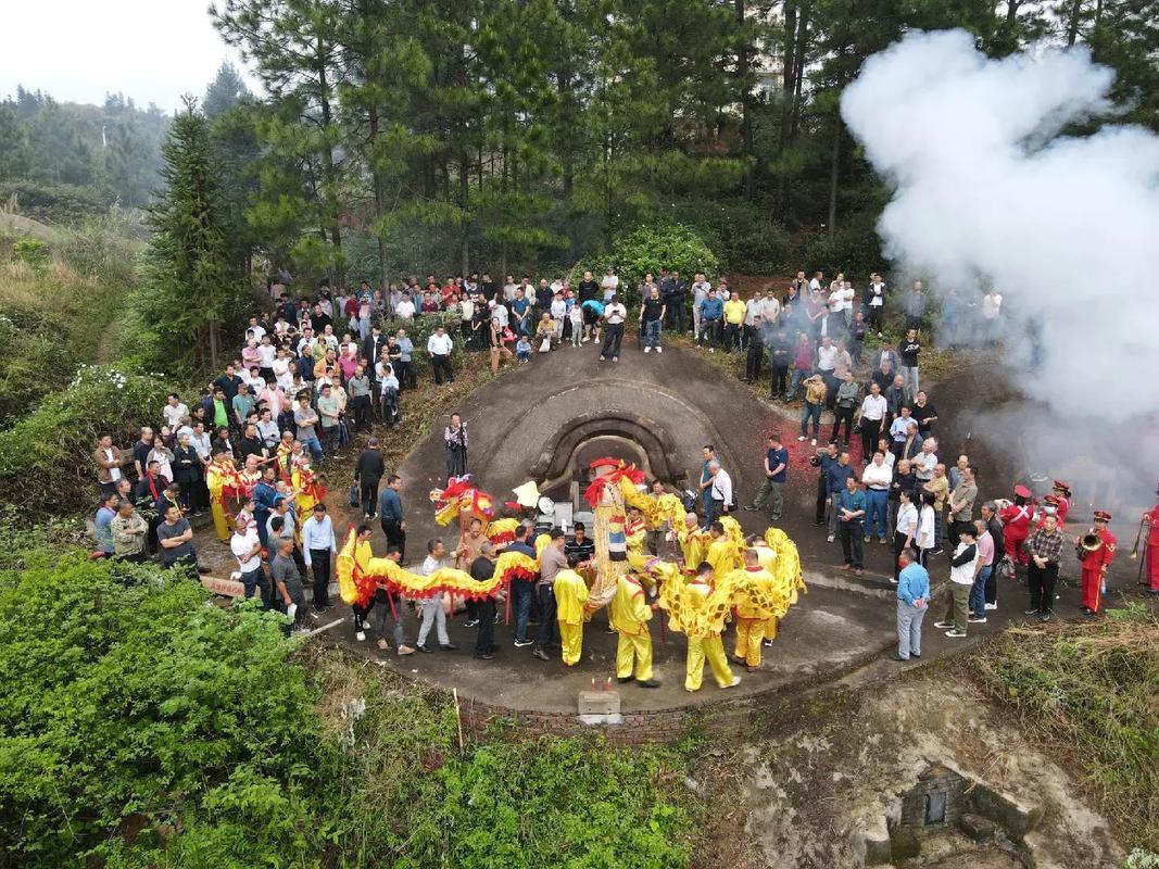 昨天4月5号，我到黄桥老家祭祖