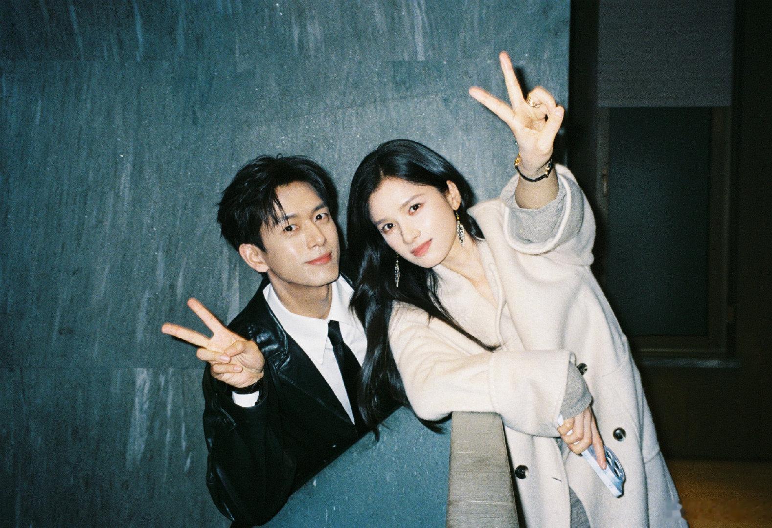 张婧仪陈清雾的三个多月 张婧仪分享与李现合照与陈清雾同行三个多月，读懂陶艺里的人