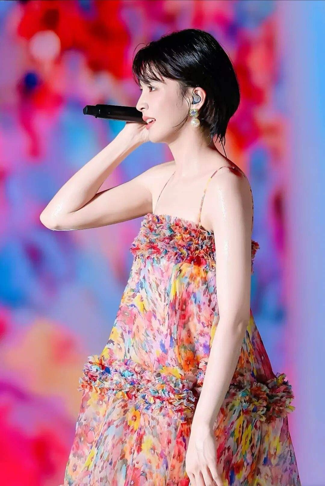 曾沛慈广州演唱会暴汗封神：高温下的底气，是19年的沉淀 