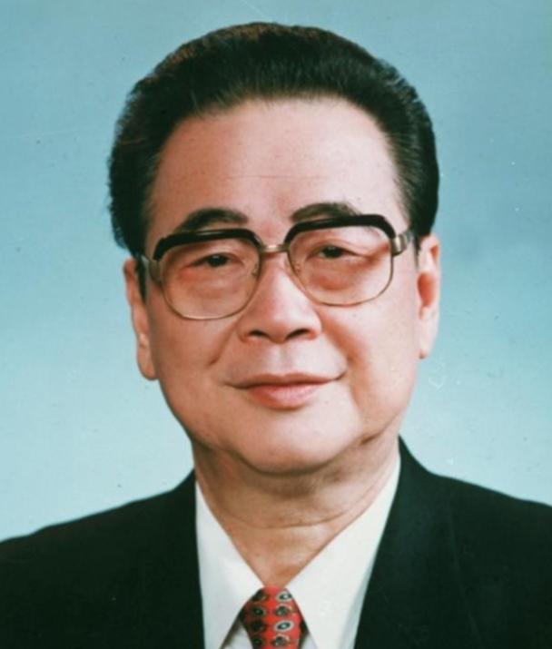 1992年7月，邓颖超因病离世，谁知，邓颖超去世前一日说出的是“李鹏”二字，这背