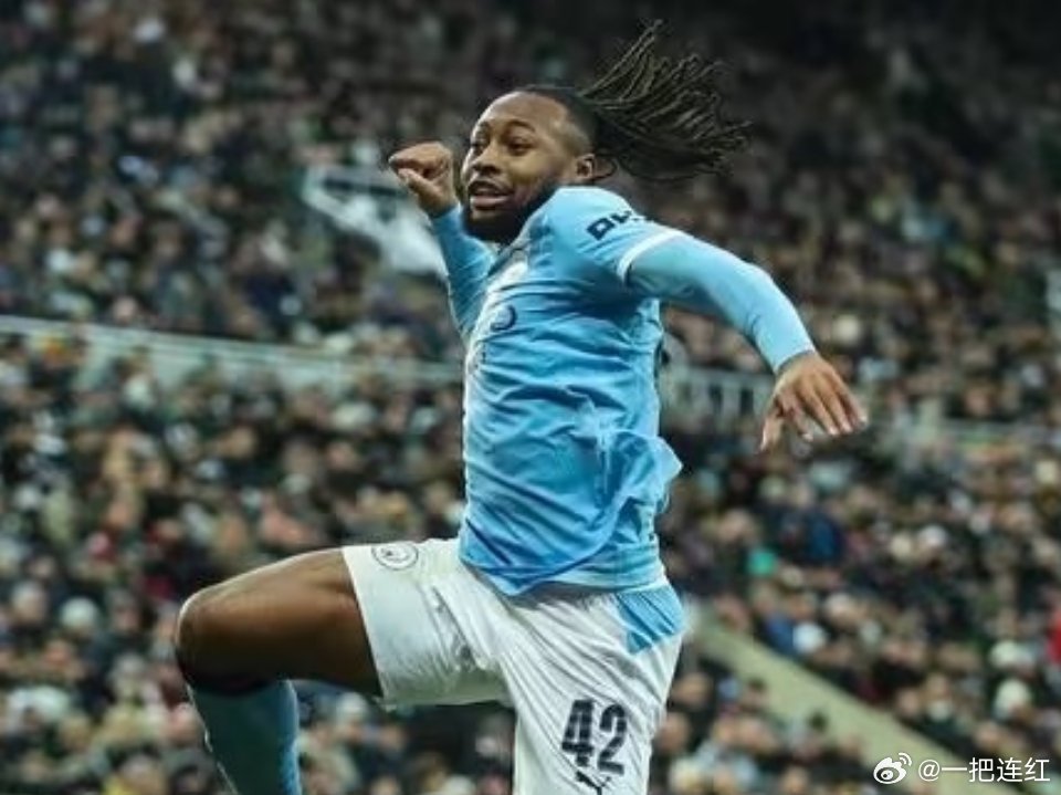 在本轮第28轮比赛中，曼城客场1-0小胜利兹联，塞梅尼奥打入全场唯一进球，成为球