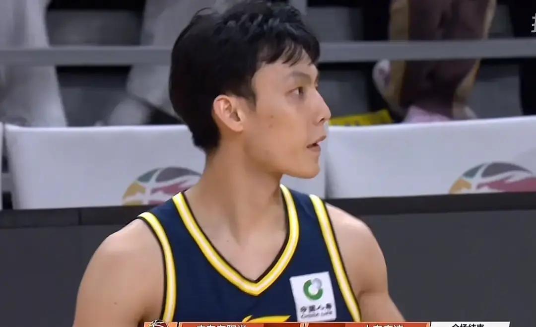 0分高铁打满全场！
 
广东2025主场收官战，开局互捅，第二节一波流拉开。剧本