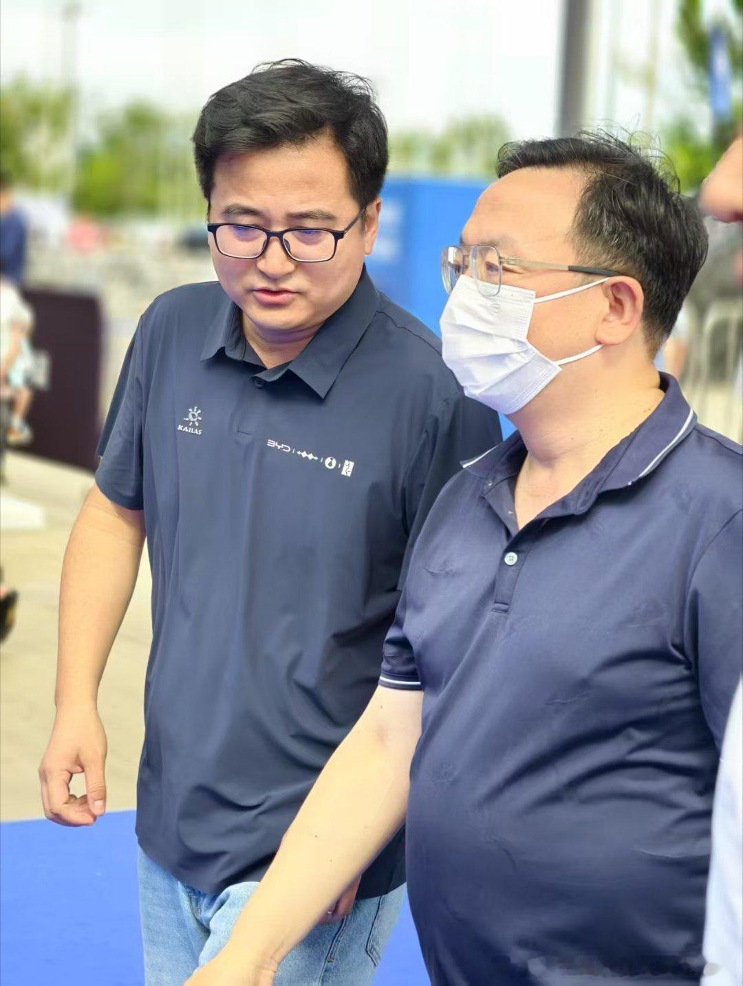 老王头亲自视察粤港澳大湾区车展云飞小熊等得力干将精锐尽出传现场有富豪一口气买三辆