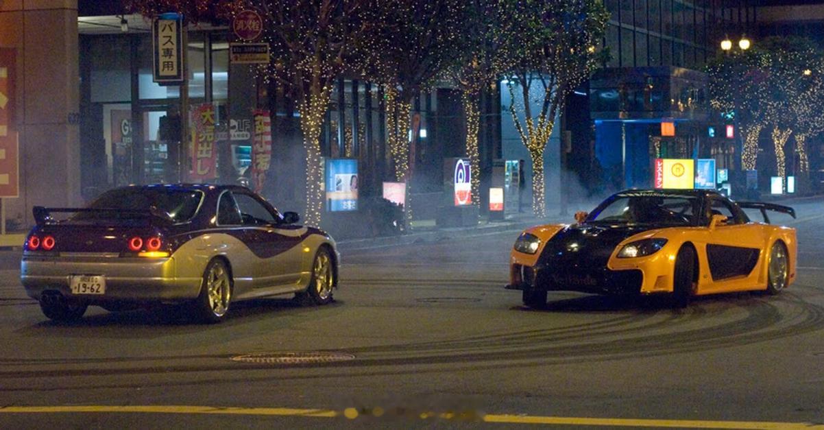 主角是个愣头青小伙子，没有破坏世界的反派，当年看着剧情老套；但是核心的街头改装车