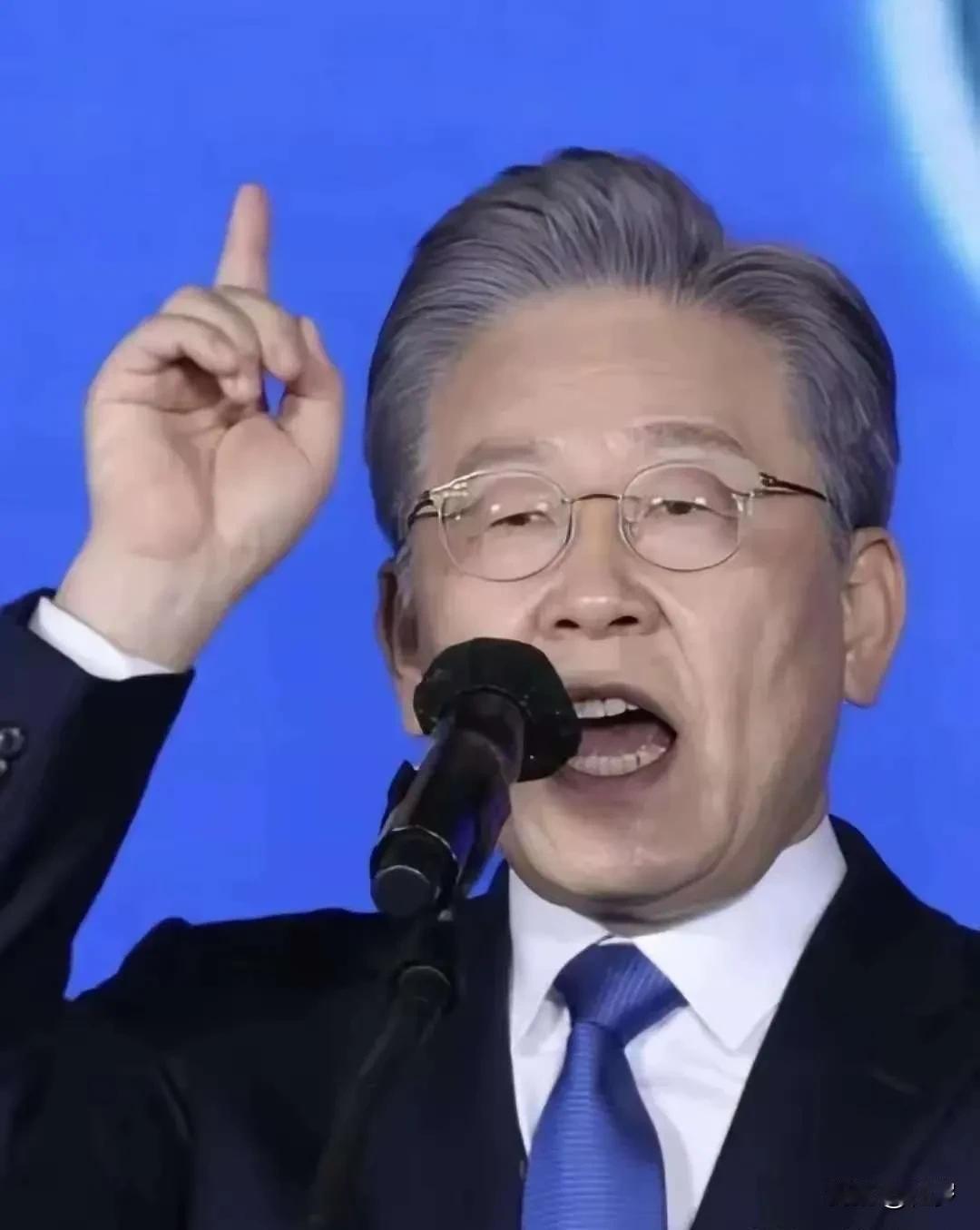 韩国总统李在明，对着央视的镜头，说了一句让很多人心里一紧的话。他说，过去那种“韩