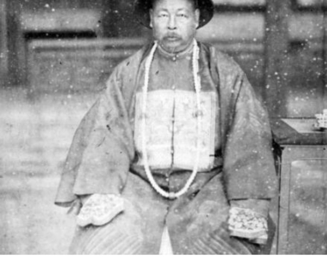 故事要从1859年说起。
当时，左宗棠在湖南巡抚骆秉章手下当师爷。说是师爷，其实