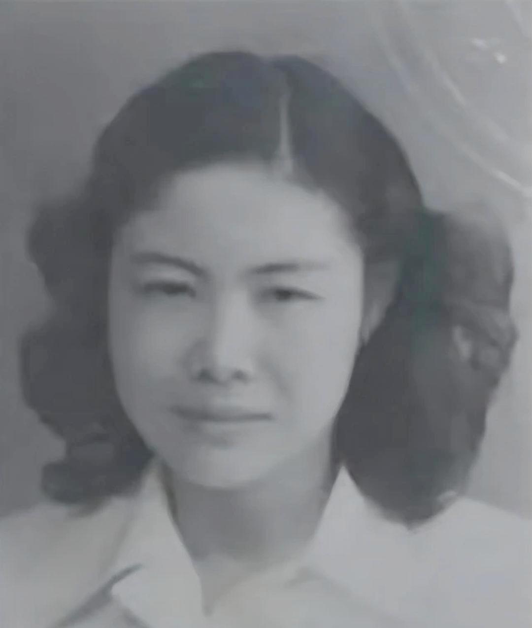 1934年，新婚第1天，作家苏青就撞见丈夫与表嫂在一起调情，她隐忍不发，接连生下