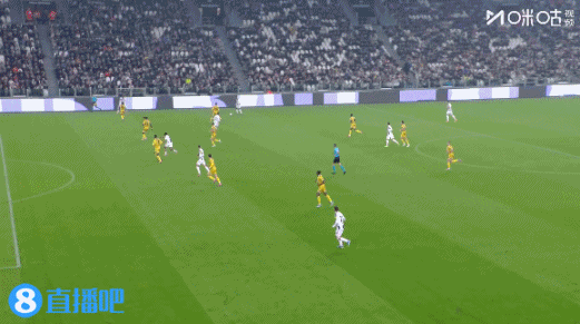 开场第2分钟，弗拉霍维奇造点并亲自主罚命中，你妇主场1比0领先！不容易啊！[捂嘴