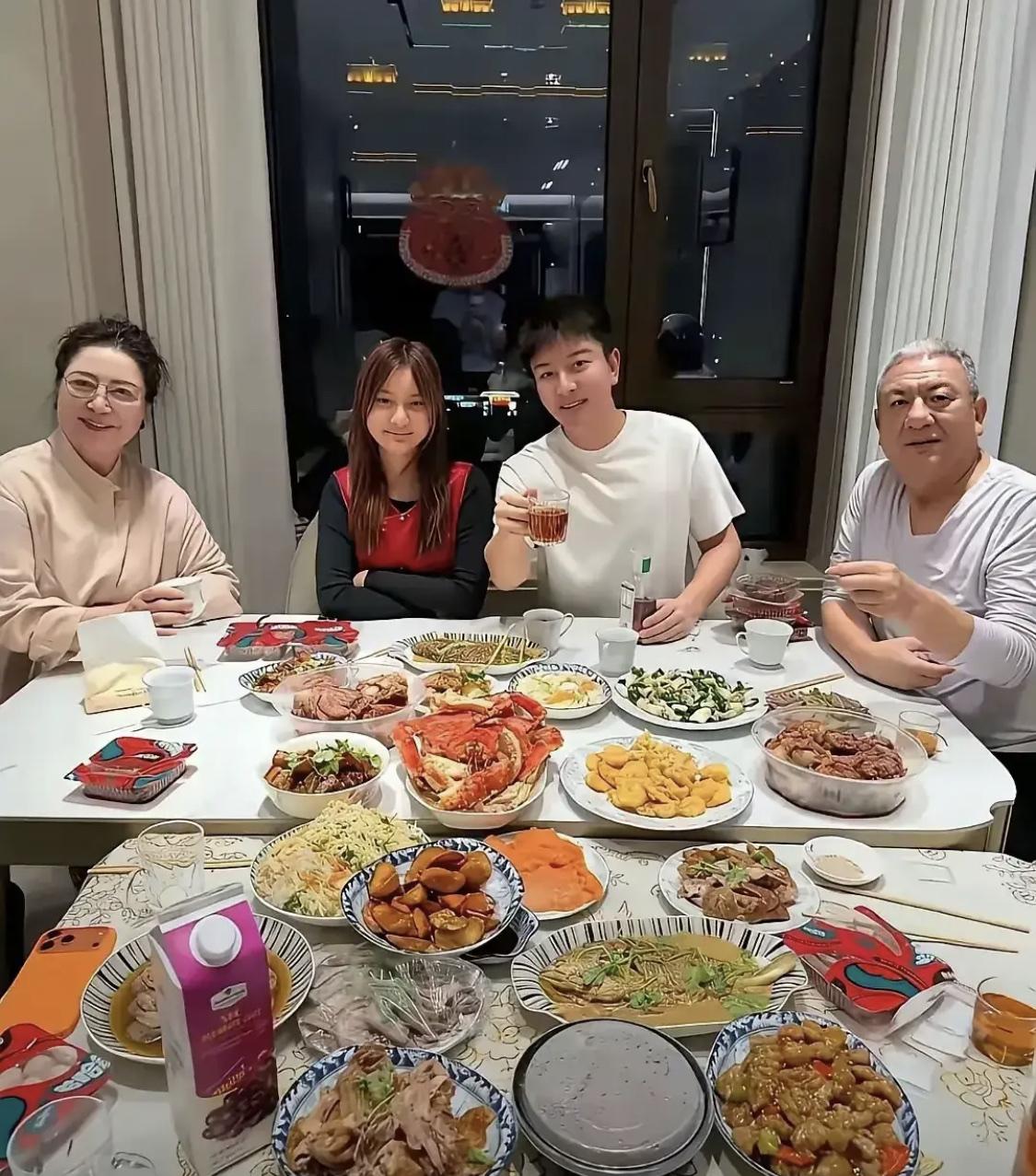 现实中的贾乃亮不仅没明星架子，而且还很接地气[心]