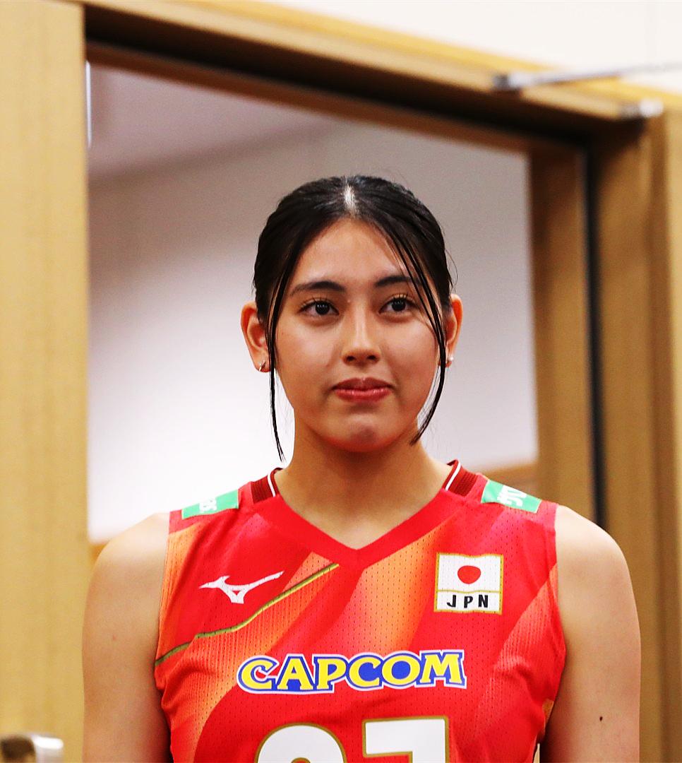 日本女排除了佐藤淑乃之外，今年第一次入选的井上未唯奈也是颜值拉满的大美女啊。出生