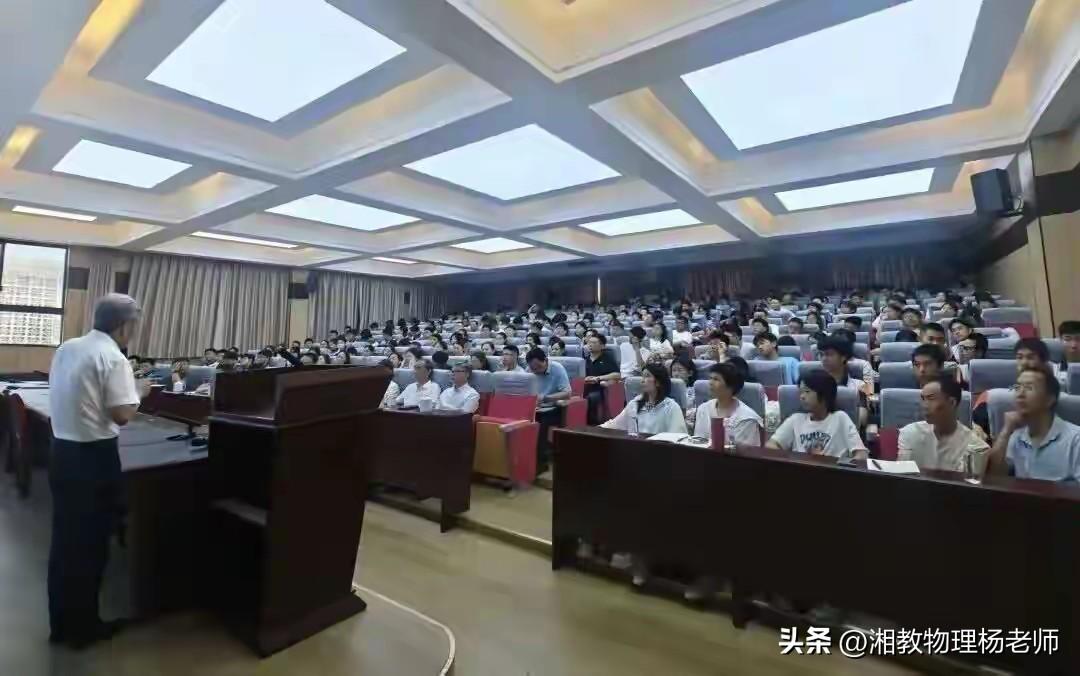 王树国莅临岳阳市一中开展专题讲座
        6月15日上午，福耀科技大学校