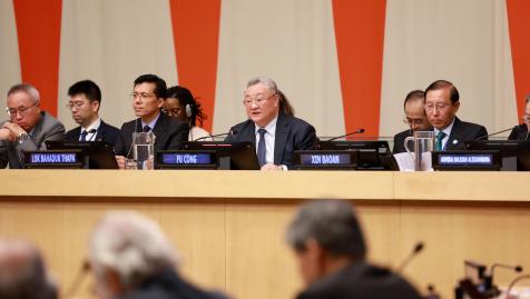 美国打伊朗，只有以色列肯真下场，要是换打中国，估计美国一嗓子能喊来不下 30 个