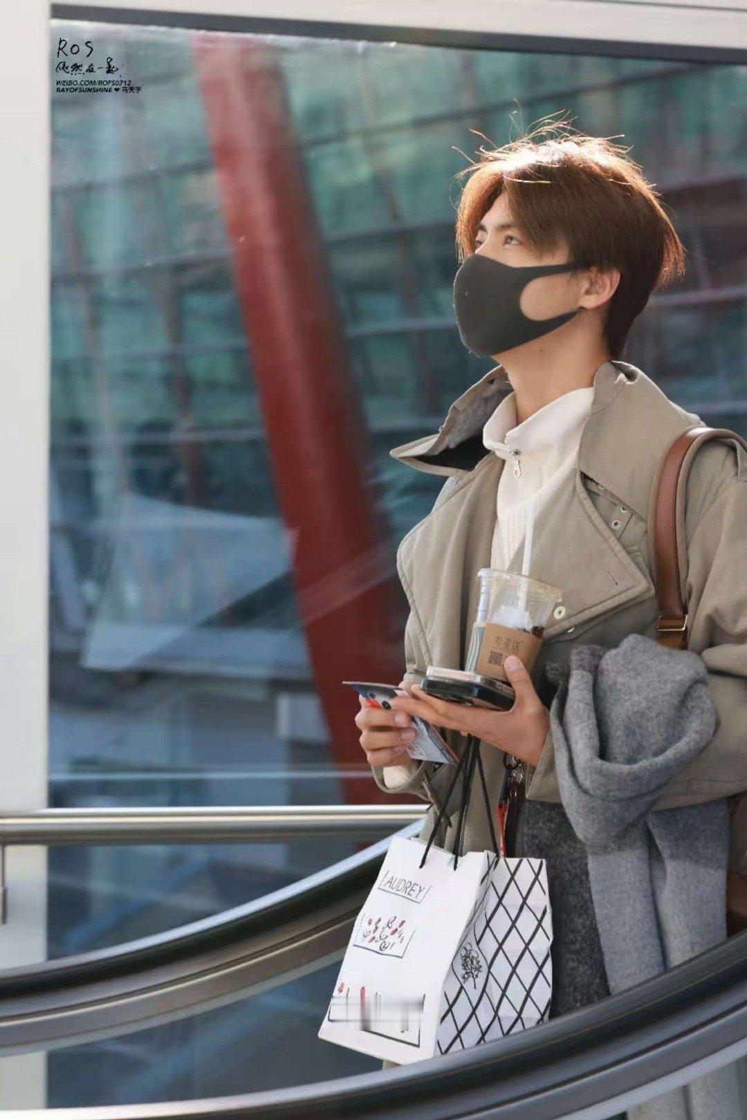 终于把马天宇送进组了  哇塞，是谁看到了马天宇的机场图能不迷糊啊！这么帅气的一张