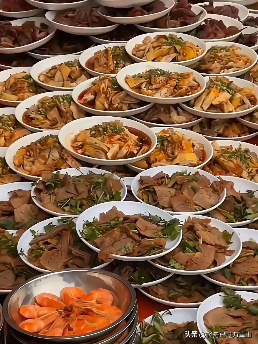 呆呆的刨猪汤宴已经结束了，但是热度依然继续，甚至惊动了台湾网友，台湾一行10人邀