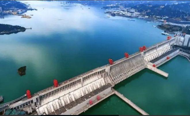 一位曾参加三峡大坝修建的工程师说道，大部分人都不知道，曾在大坝修建之前，我国清华