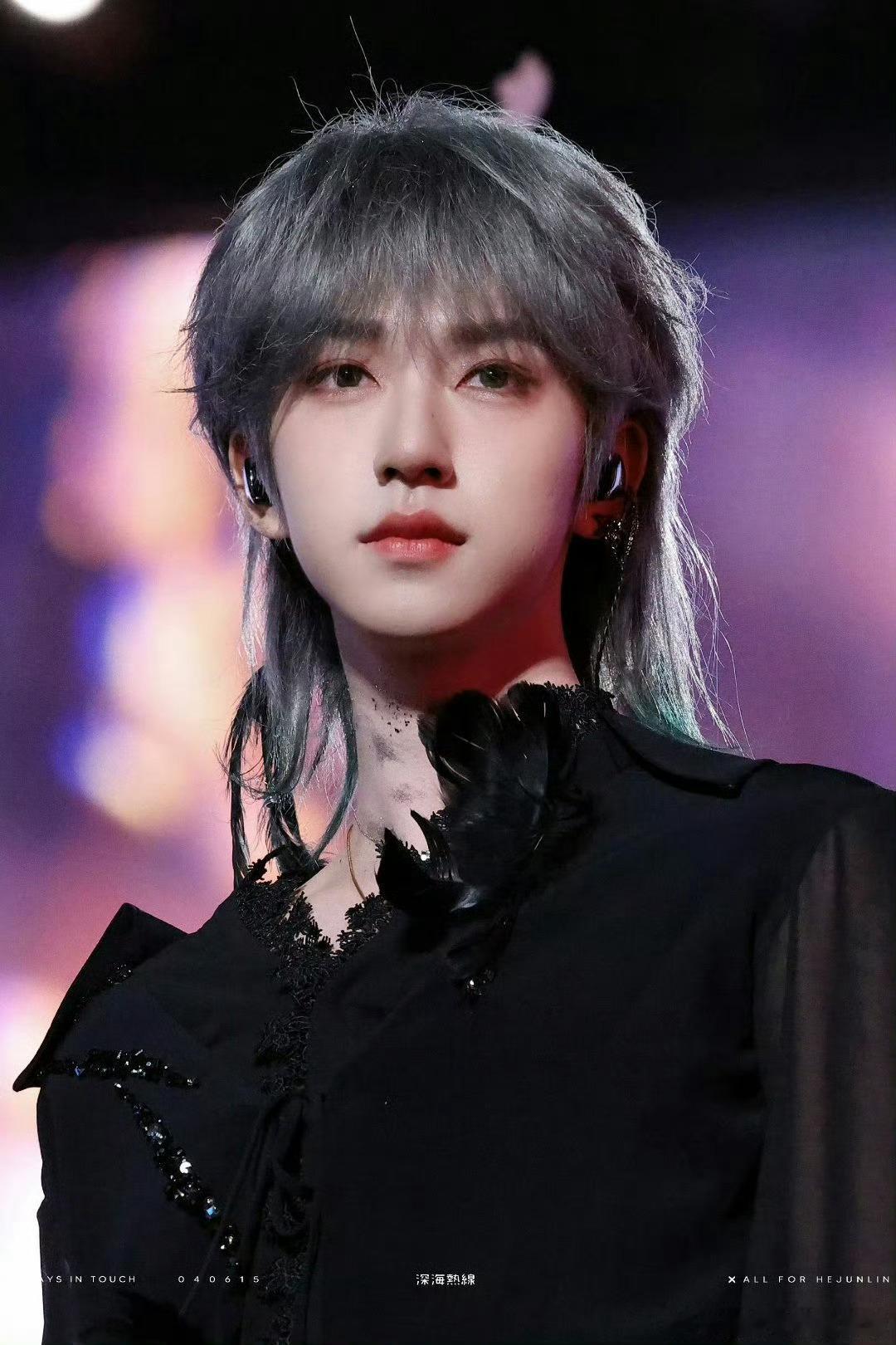 我依然觉得贺峻霖是二代小孩里最好看的一个 贺峻霖阴湿男鬼味