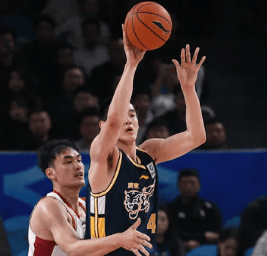 王洪泽：这场感觉发挥的还可以，身体方面感觉差的比较多