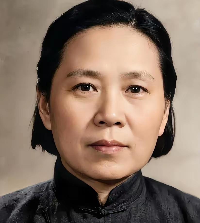 新中国成立后的一天，陈赓费尽周折，找到了一名30多岁的女子，紧紧握住女子的手说：