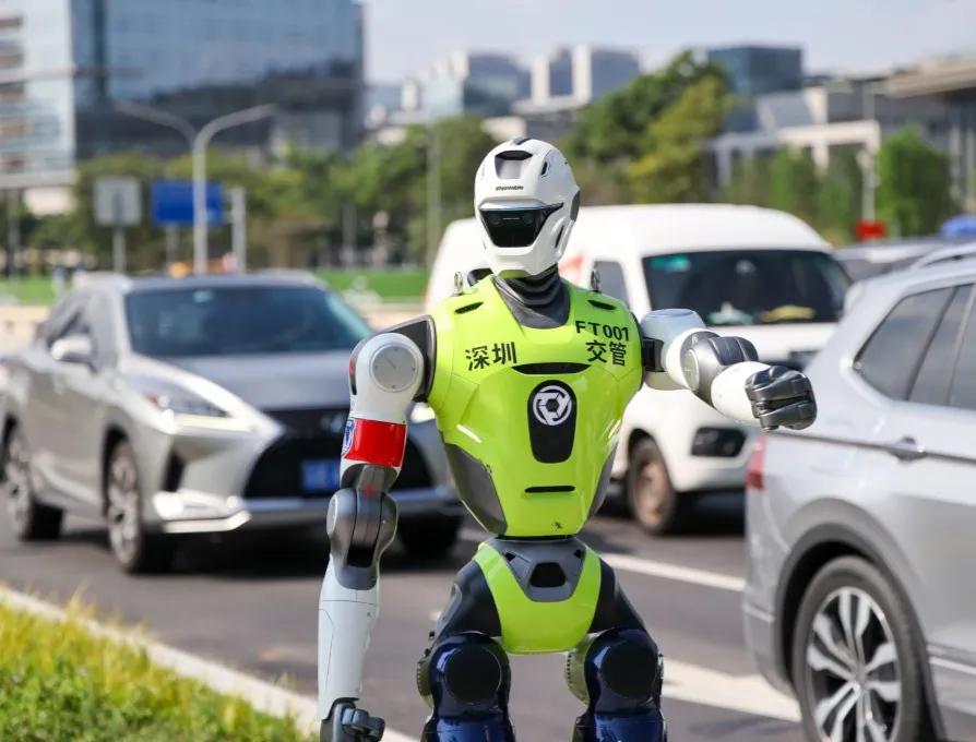 后来居上，深圳荣获人形机器人“全球第一城”
据媒体深视新闻报道，2026年上半年