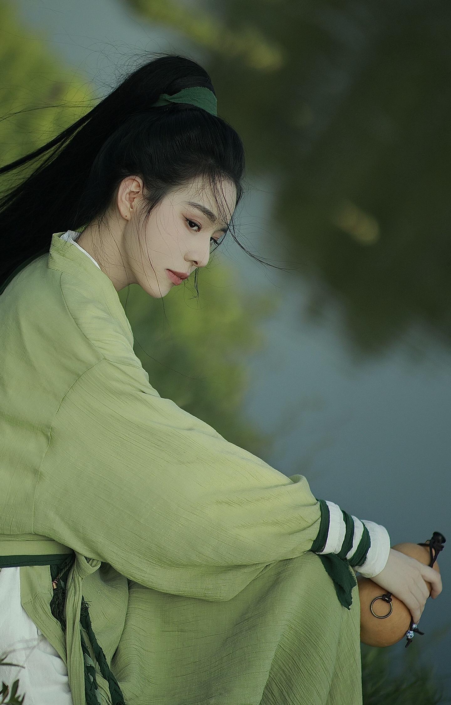 青衣 轻袖 清风。