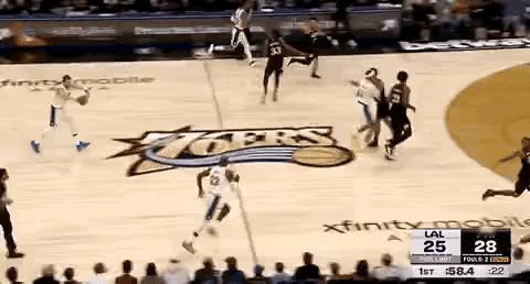 好起来了！！詹姆斯再现滑翔暴扣！！就在和76人的比赛中，詹姆斯在第一节末，东契奇