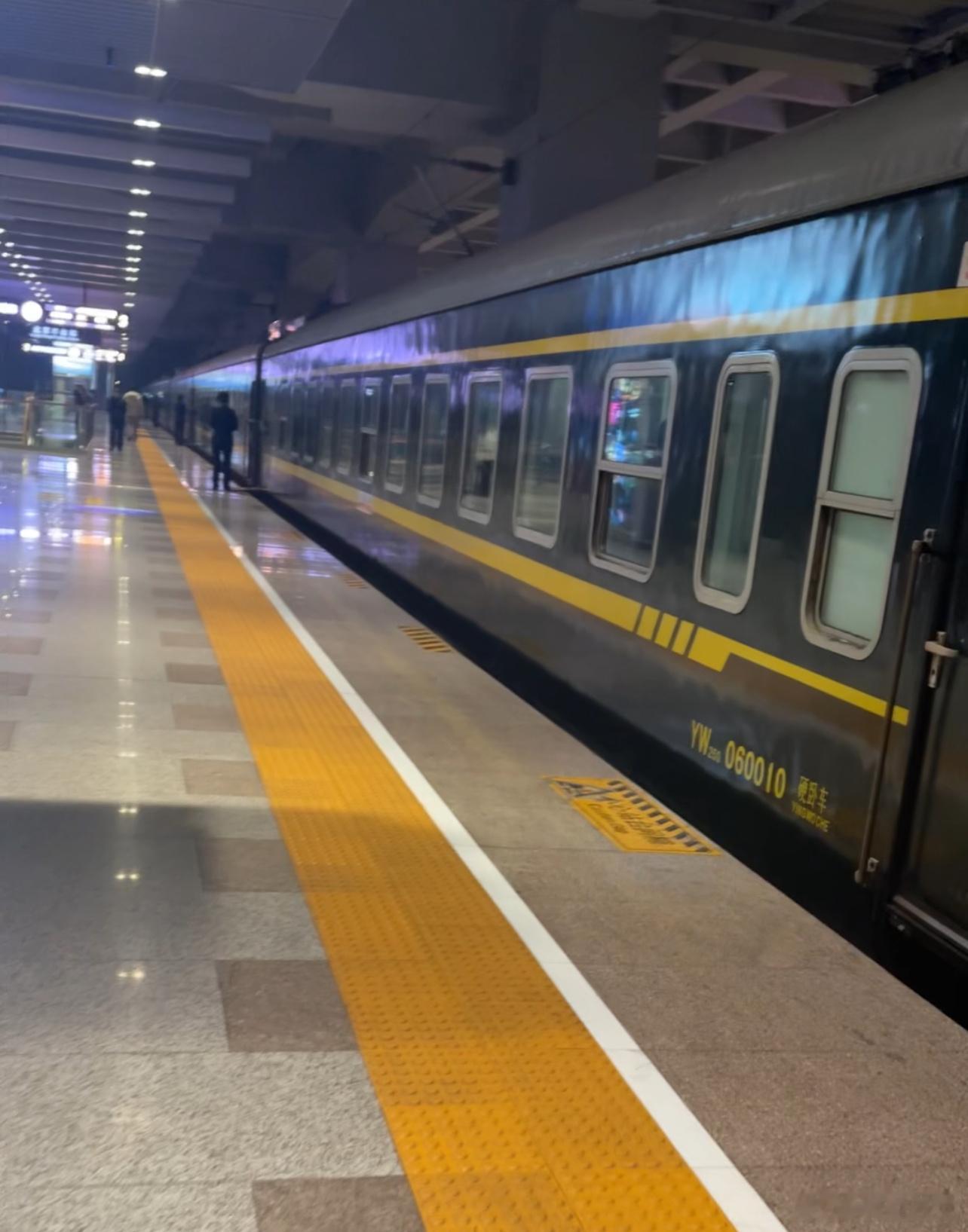 坐上车啦[哈哈]不下车可以直接到威海。 ​​​