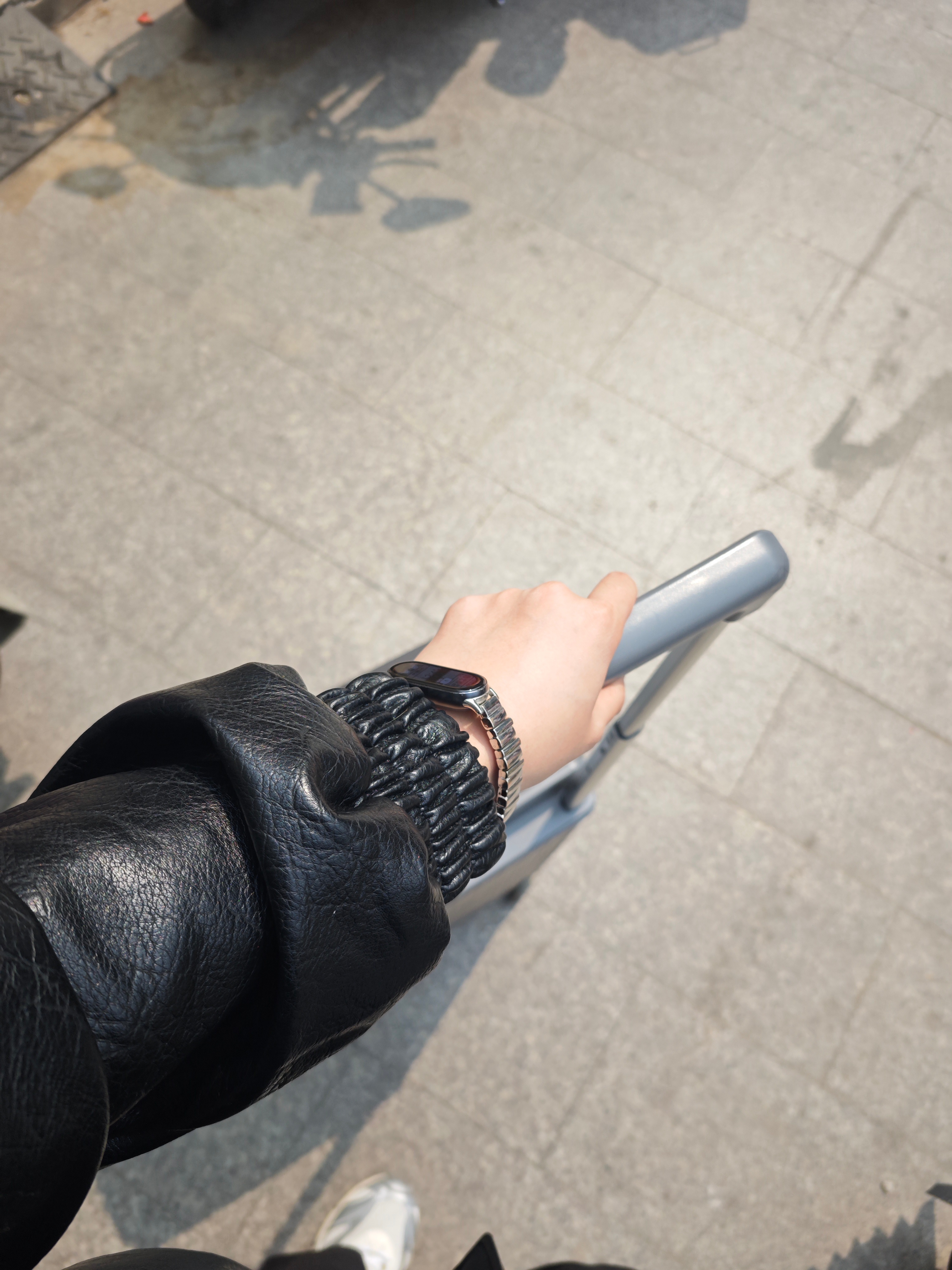 接着出走，回见～ 