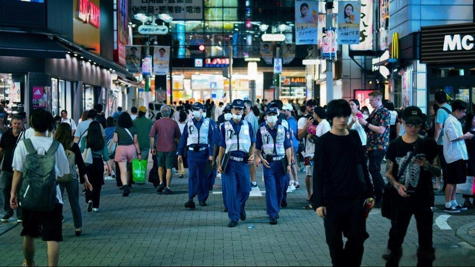 【外交部：中国公民近期避免前往日本】今年以来，日本社会治安不靖，针对中国公民违法