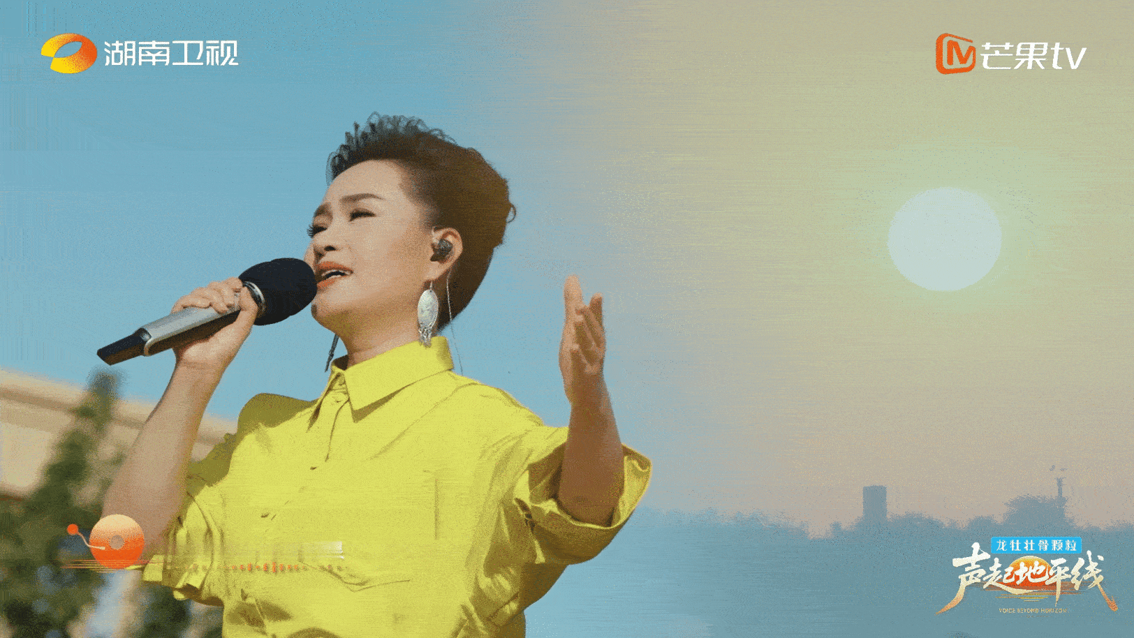 杨幂生万物主题曲感动外国观众 根向下扎，头向上仰！这首歌唱出了生命最本真的力量，