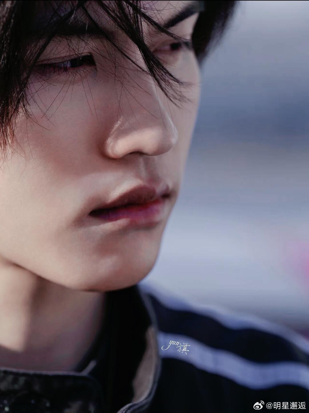 素颜云旗，青色的胡渣，好有味道啊～ 