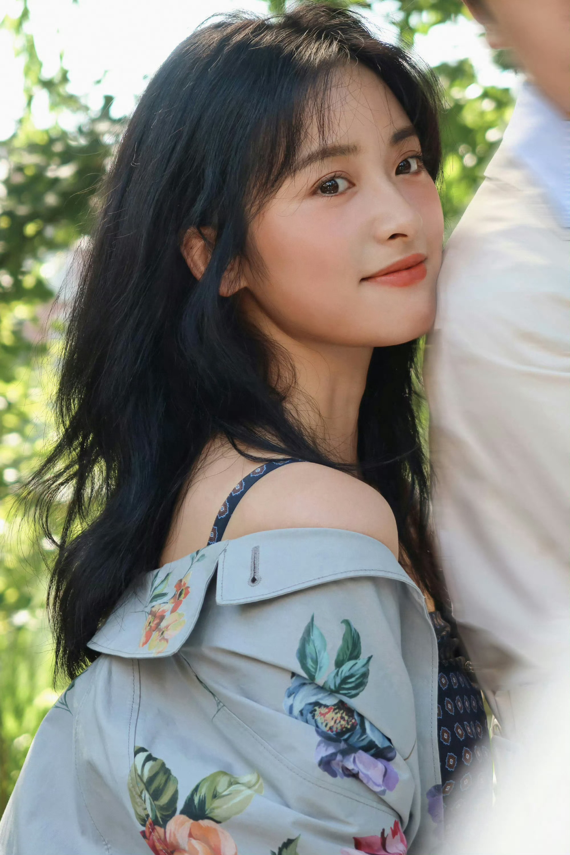 娘嘞我就说了社会在进步我女在美丽，你看看短短两年我家大扫把头就已经消失了，这日子